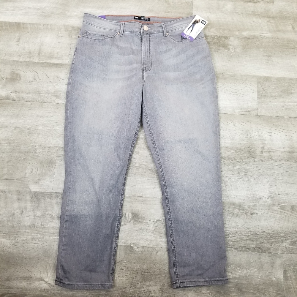Lee Mid rise stardust crop gray Jean's. Size 14